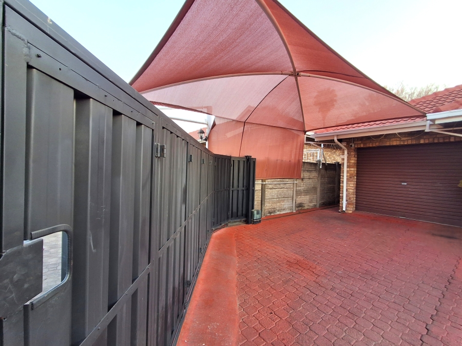 3 Bedroom Property for Sale in Protea Park North West